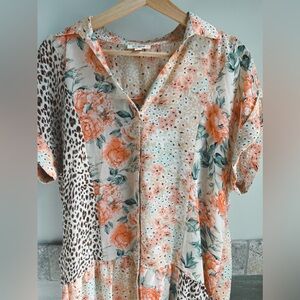Umgee floral leopard blouse tunic size M